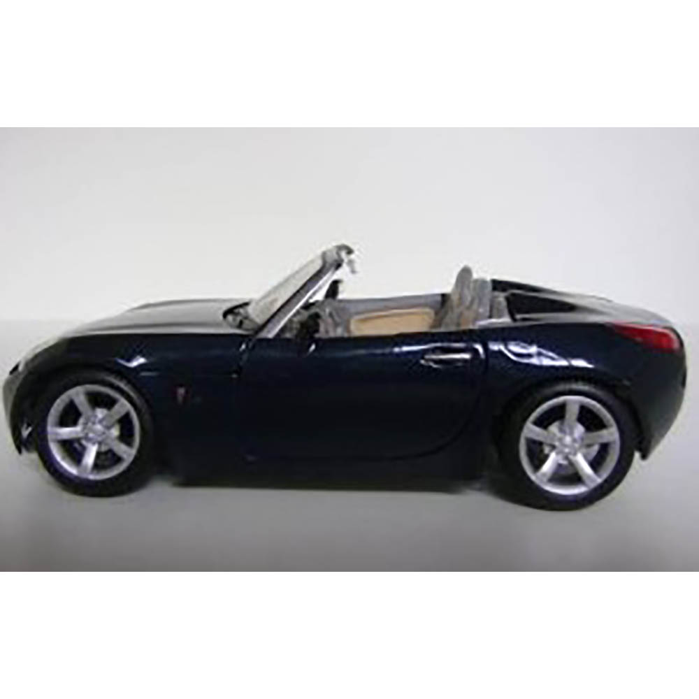 Miniatura Pontiac Solstice 2006 Preto Maisto 1/24 - Imagem 2