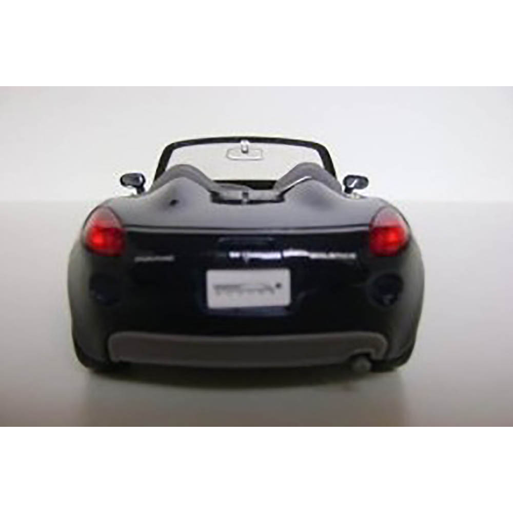 Miniatura Pontiac Solstice 2006 Preto Maisto 1/24 - Imagem 3