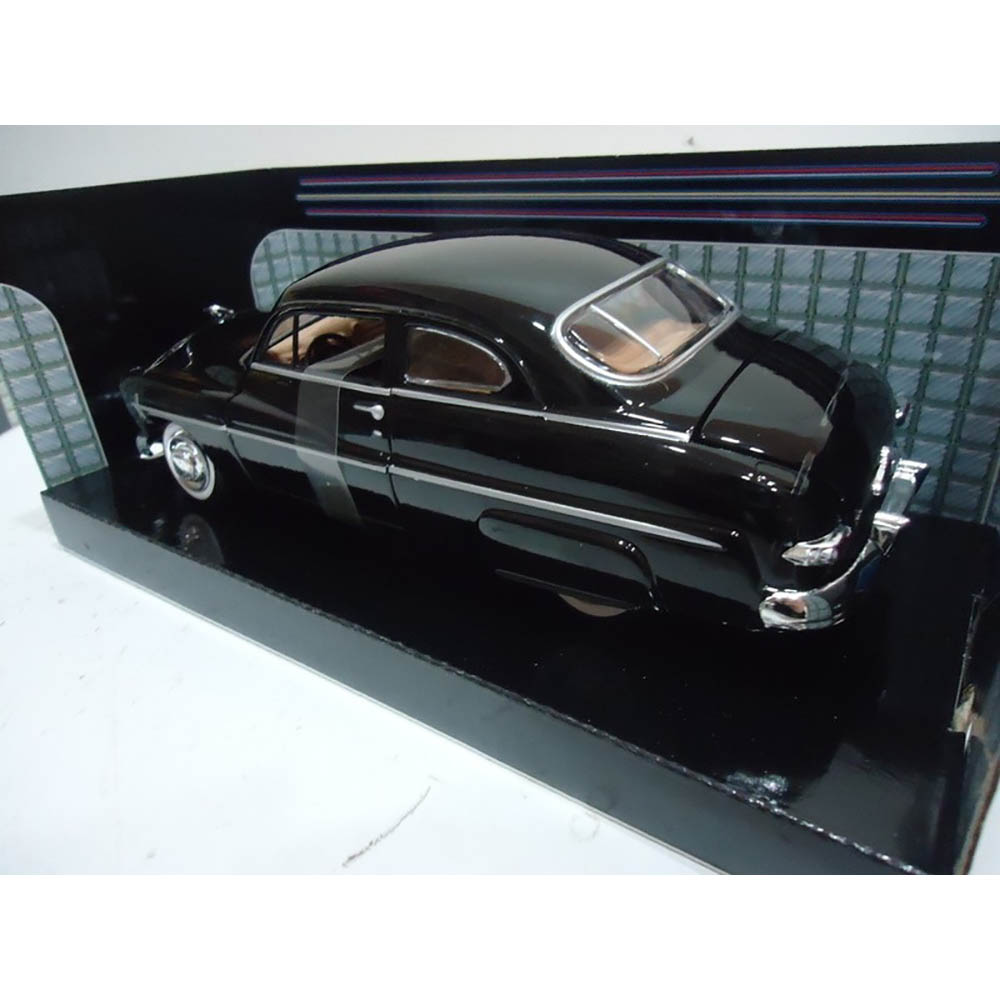 Miniatura Mercury Coupe 1949 Preto Motormax 1/24 - Imagem 5