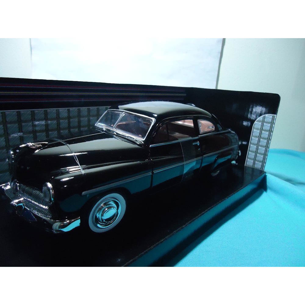 Miniatura Mercury Coupe 1949 Preto Motormax 1/24 - Imagem 6