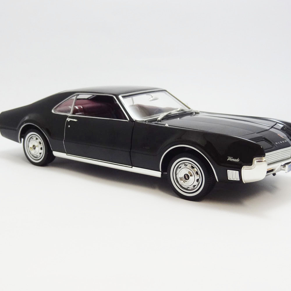 1966 Oldsmobile Toronado 1:18 Yat Ming Preto - Imagem 3