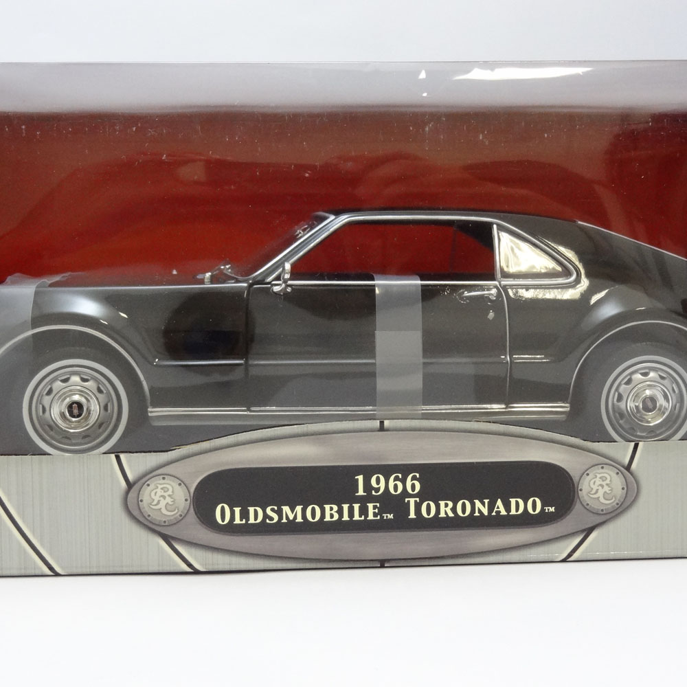 1966 Oldsmobile Toronado 1:18 Yat Ming Preto - Imagem 5