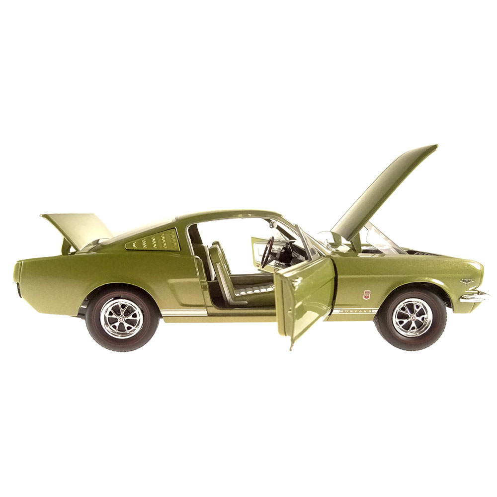 Miniatura Ford Mustang Fastback Gt 1965 Verde 1/24 - Imagem 3
