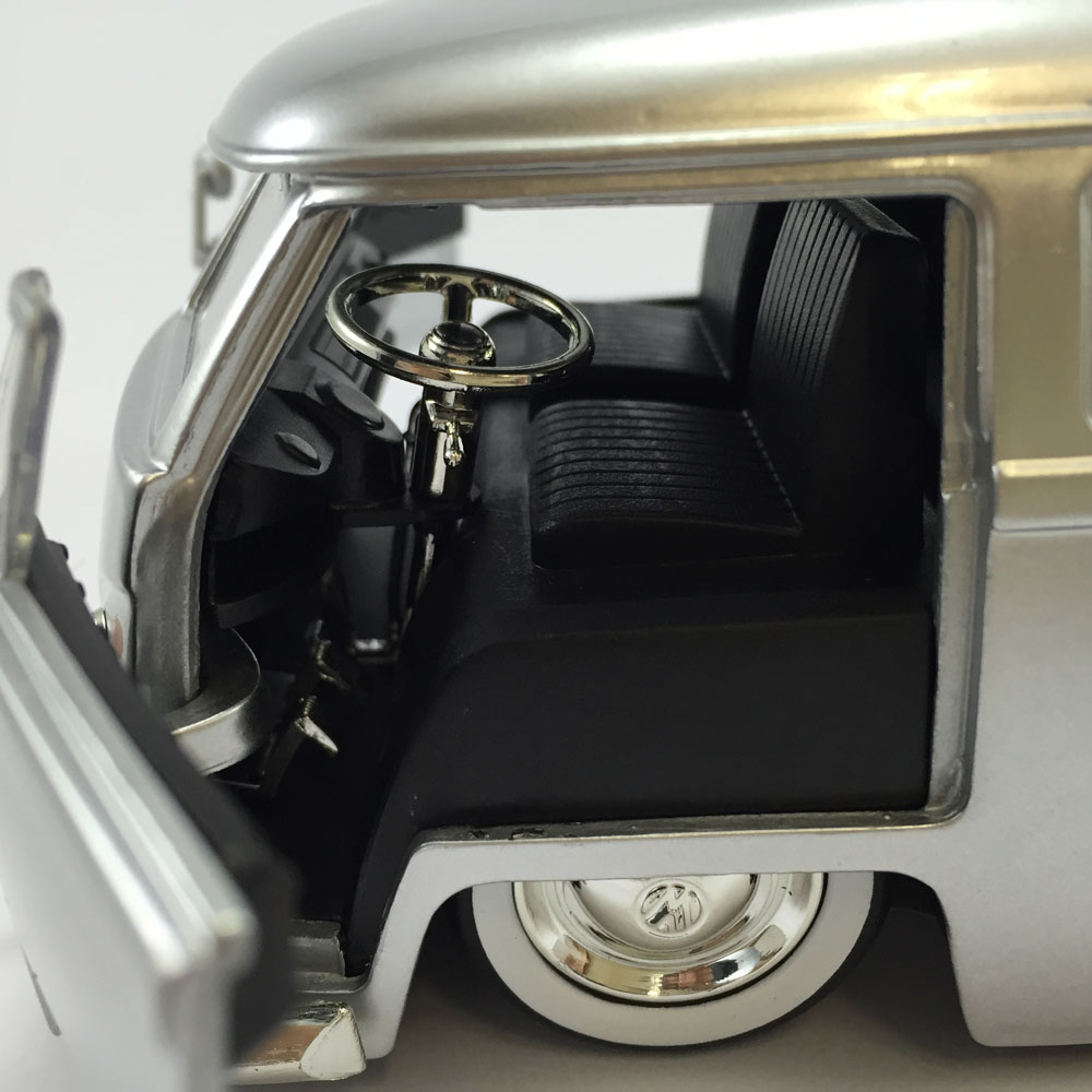 Miniatura Volkswagen Kombi Bus Pickup 1963 Prata Jada 1/24 - Imagem 3