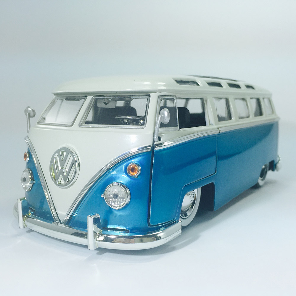 1962 Volkswagen Bus Kombi Tunning 1:24 Jada Toys Azul Claro