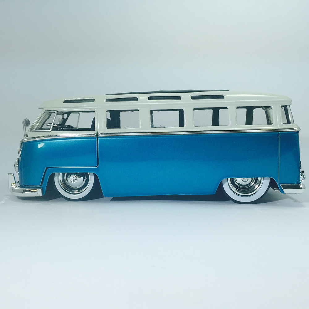 1962 Volkswagen Bus Kombi Tunning 1:24 Jada Toys Azul Claro - Imagem 2