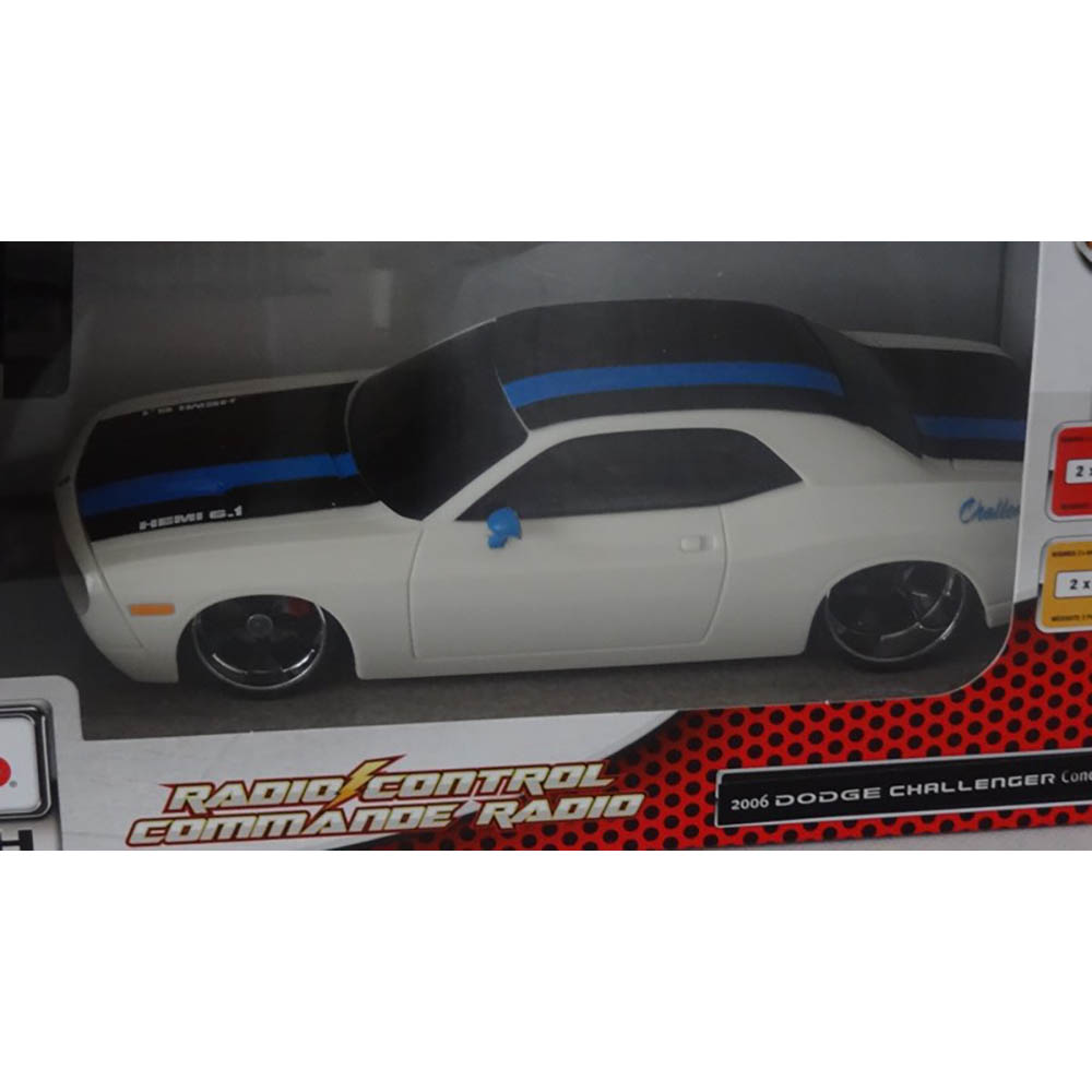 Dodge Challenger Concept 2006 1:24 Controle Remoto Maisto Branco - Imagem 3