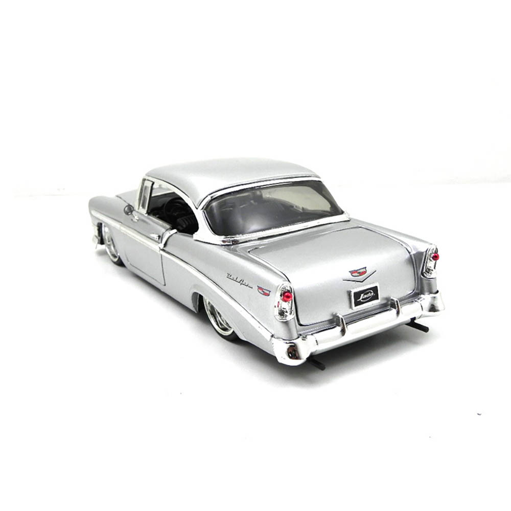 Chevy Bel Air 1956 1:24 Prata Jada Toys - Imagem 4