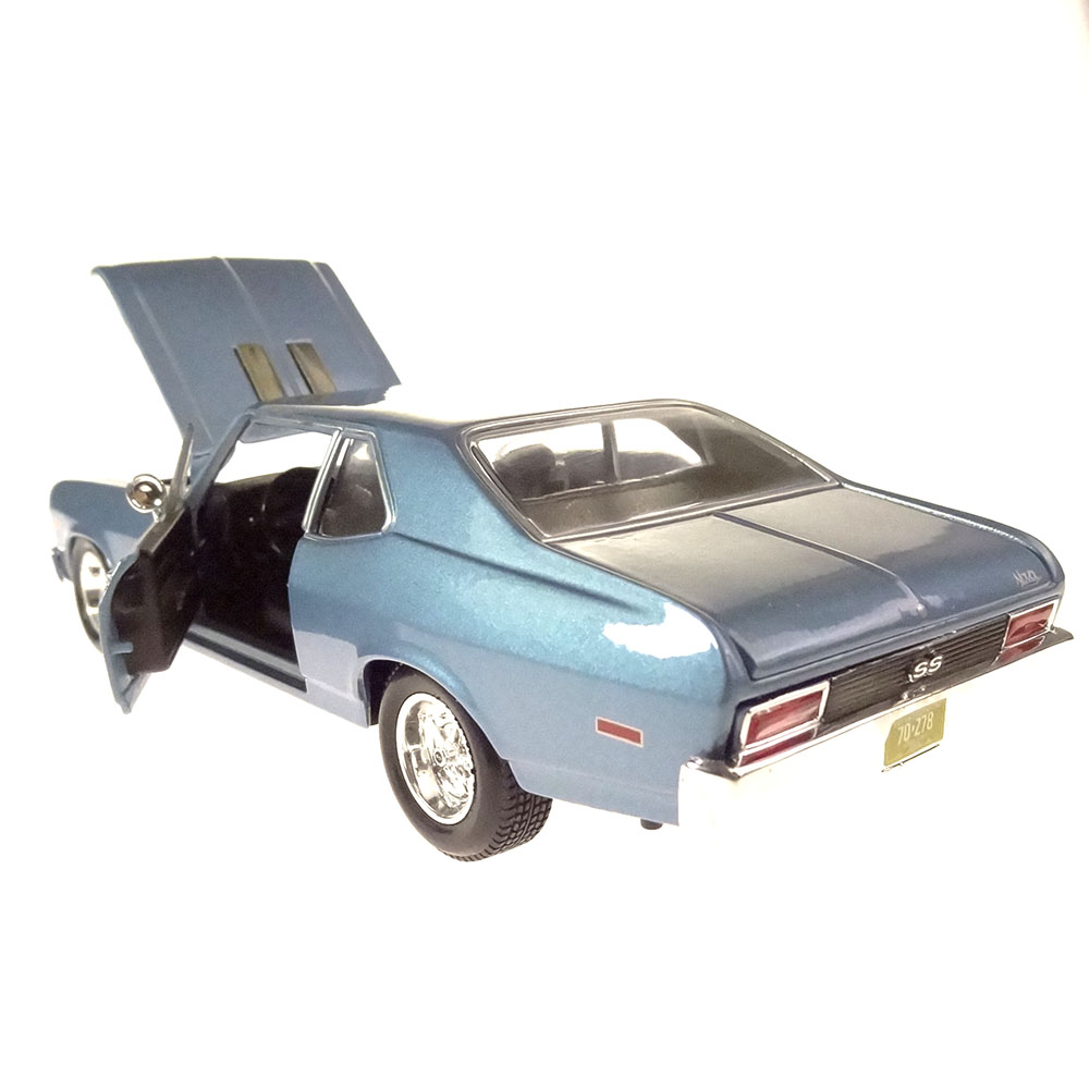 Miniatura Chevrolet Nova Ss 1970 Azul Maisto 1/24 - Imagem 5