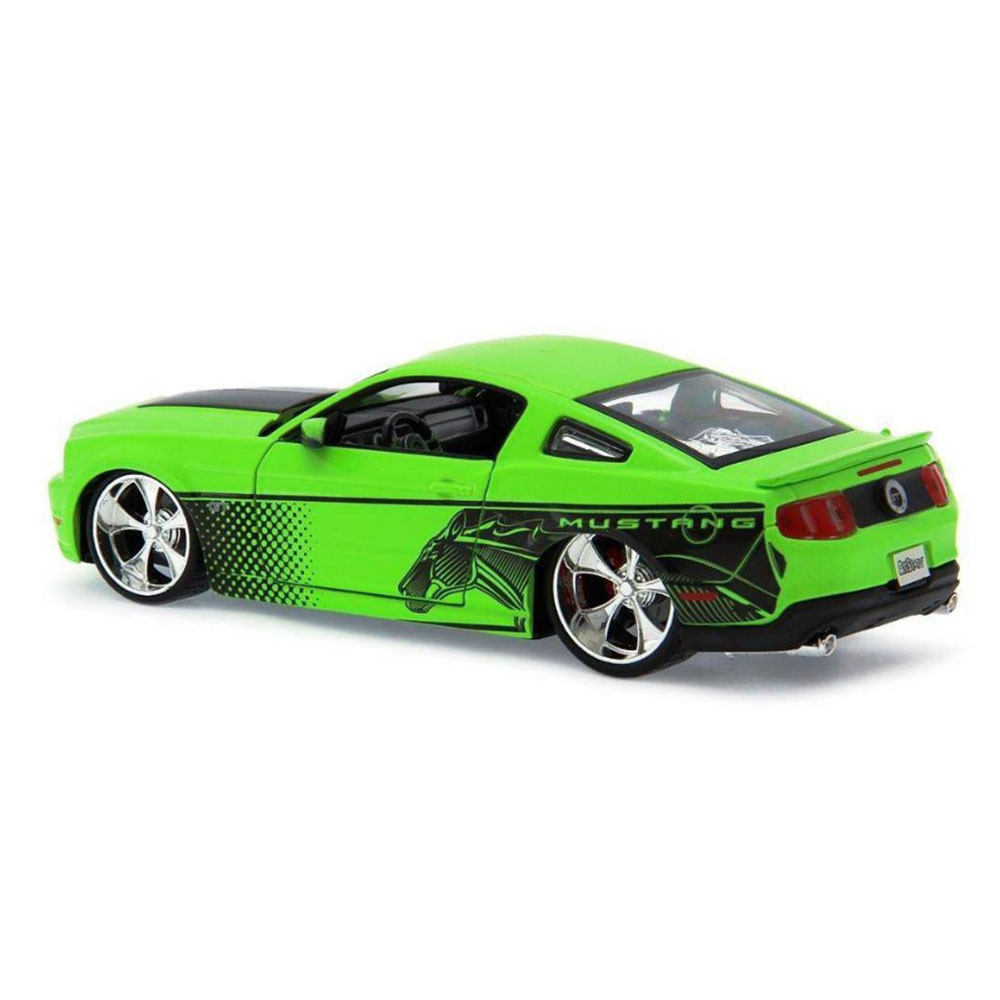 Miniatura Ford Mustang Gt 2011 Verde Maisto 1/24 - Imagem 2